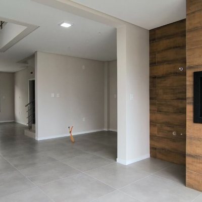 Casa em Condomínio com 150m², 3 quartos, 1 suíte, 2 garagens, no bairro Beira Rio em Biguaçu