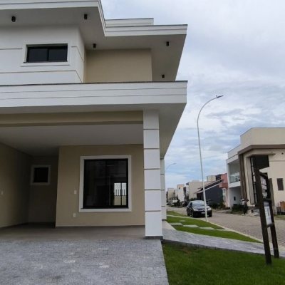 Casa em Condomínio com 150m², 3 quartos, 1 suíte, 2 garagens, no bairro Beira Rio em Biguaçu