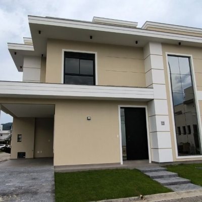 Casa em Condomínio com 150m², 3 quartos, 1 suíte, 2 garagens, no bairro Beira Rio em Biguaçu