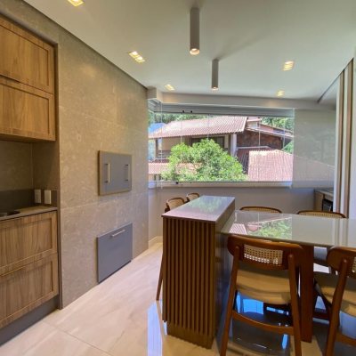 Apartamentos com 90m², 4 quartos, 1 suíte, 2 garagens, no bairro João Paulo em Florianópolis