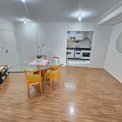 Apartamentos com 103m², 3 quartos, 1 suíte, 2 garagens, no bairro Itacorubi em Florianópolis