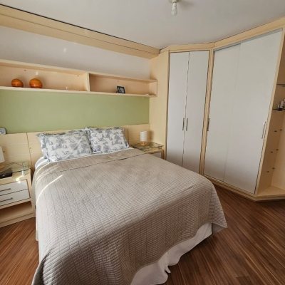 Apartamentos com 103m², 3 quartos, 1 suíte, 2 garagens, no bairro Itacorubi em Florianópolis