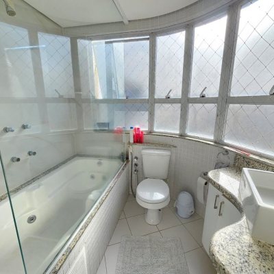 Apartamentos com 103m², 3 quartos, 1 suíte, 2 garagens, no bairro Itacorubi em Florianópolis