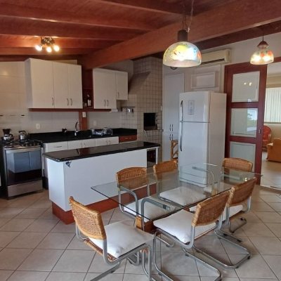 Cobertura com 108m², 3 quartos, 1 suíte, 2 garagens, no bairro Jurerê em Florianópolis