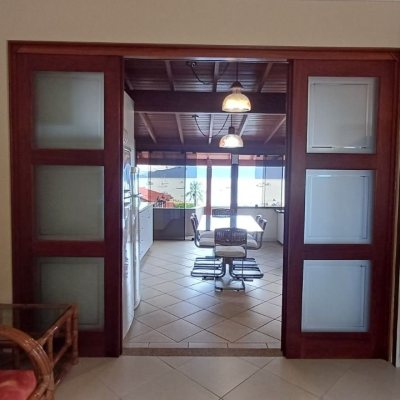 Cobertura com 108m², 3 quartos, 1 suíte, 2 garagens, no bairro Jurerê em Florianópolis