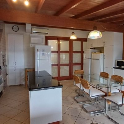 Cobertura com 108m², 3 quartos, 1 suíte, 2 garagens, no bairro Jurerê em Florianópolis