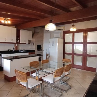 Cobertura com 108m², 3 quartos, 1 suíte, 2 garagens, no bairro Jurerê em Florianópolis