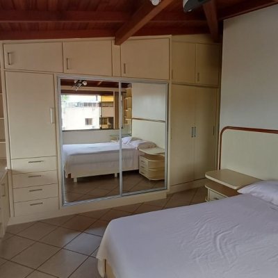 Cobertura com 108m², 3 quartos, 1 suíte, 2 garagens, no bairro Jurerê em Florianópolis