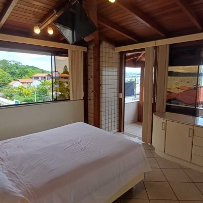 Cobertura com 108m², 3 quartos, 1 suíte, 2 garagens, no bairro Jurerê em Florianópolis