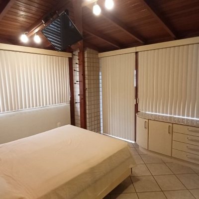 Cobertura com 108m², 3 quartos, 1 suíte, 2 garagens, no bairro Jurerê em Florianópolis
