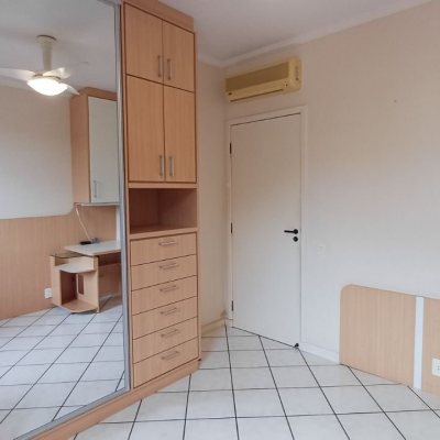 Cobertura com 108m², 3 quartos, 1 suíte, 2 garagens, no bairro Jurerê em Florianópolis