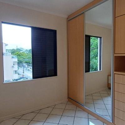 Cobertura com 108m², 3 quartos, 1 suíte, 2 garagens, no bairro Jurerê em Florianópolis