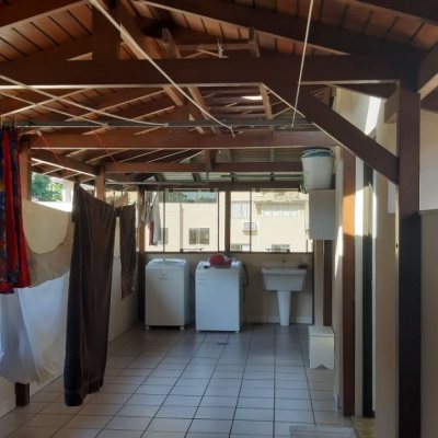 Cobertura com 108m², 3 quartos, 1 suíte, 2 garagens, no bairro Jurerê em Florianópolis