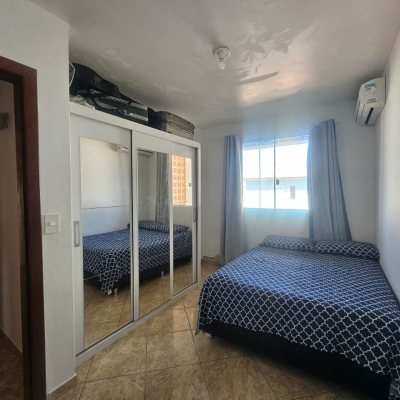 Casa Residencial com 258m², 6 quartos, 2 suítes, 2 garagens, no bairro Barreiros em São José