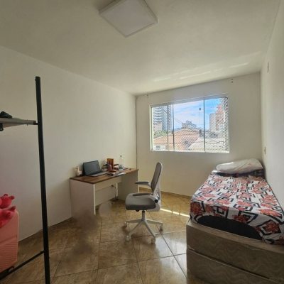 Casa Residencial com 258m², 6 quartos, 2 suítes, 2 garagens, no bairro Barreiros em São José