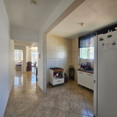 Casa Residencial com 258m², 6 quartos, 2 suítes, 2 garagens, no bairro Barreiros em São José