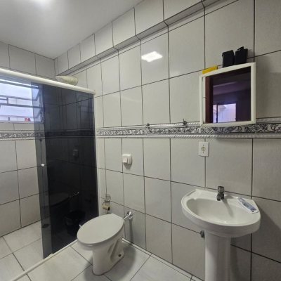 Casa Residencial com 258m², 6 quartos, 2 suítes, 2 garagens, no bairro Barreiros em São José