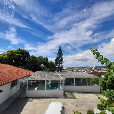 Casa Residencial/Comercial com 340m², 12 garagens, no bairro Jardim Janaina em Biguaçu