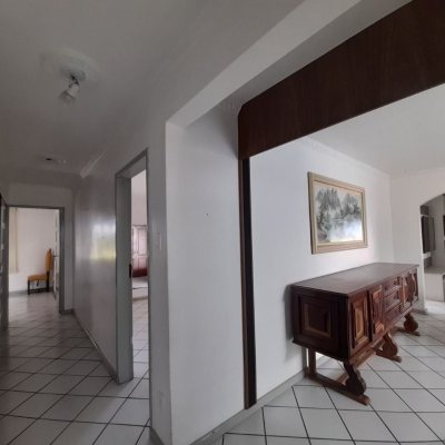 Casa Residencial/Comercial com 340m², 12 garagens, no bairro Jardim Janaina em Biguaçu