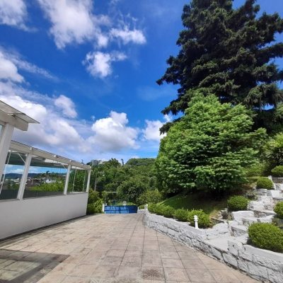 Casa Residencial/Comercial com 340m², 12 garagens, no bairro Jardim Janaina em Biguaçu