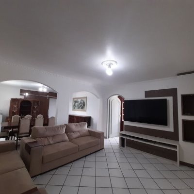 Casa Residencial/Comercial com 340m², 12 garagens, no bairro Jardim Janaina em Biguaçu