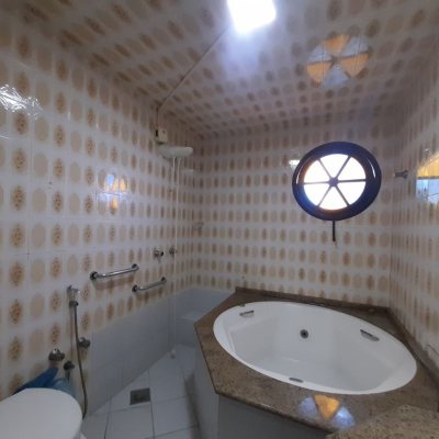 Casa Residencial/Comercial com 340m², 12 garagens, no bairro Jardim Janaina em Biguaçu