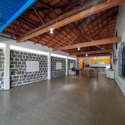 Casa Residencial/Comercial com 340m², 12 garagens, no bairro Jardim Janaina em Biguaçu