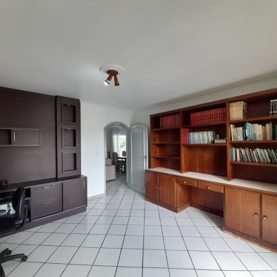 Casa Residencial/Comercial com 340m², 12 garagens, no bairro Jardim Janaina em Biguaçu