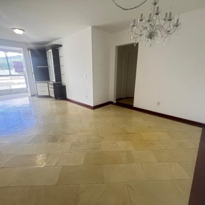 Apartamentos com 88m², 3 quartos, 1 suíte, 1 garagem, no bairro Trindade em Florianópolis