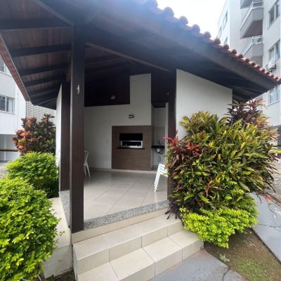 Apartamentos com 88m², 3 quartos, 1 suíte, 1 garagem, no bairro Trindade em Florianópolis