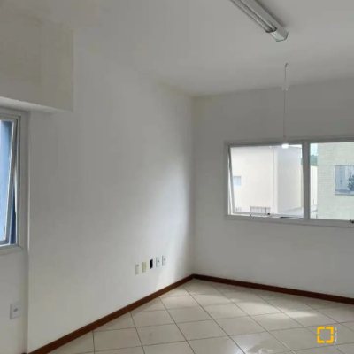 Sala com 23m², no bairro Trindade em Florianópolis