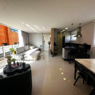 Apartamentos com 116m², 3 quartos, 3 suítes, 2 garagens, no bairro Centro em Florianópolis