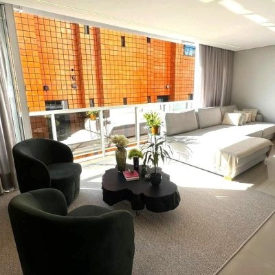 Apartamentos com 116m², 3 quartos, 3 suítes, 2 garagens, no bairro Centro em Florianópolis