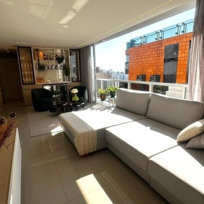 Apartamentos com 116m², 3 quartos, 3 suítes, 2 garagens, no bairro Centro em Florianópolis