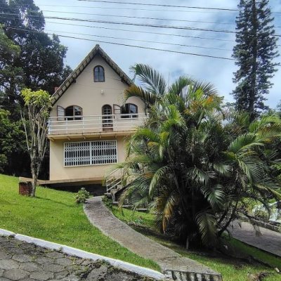 Casa em Condomínio com 286m², 4 quartos, 1 suíte, 3 garagens, no bairro Sambaqui em Florianópolis