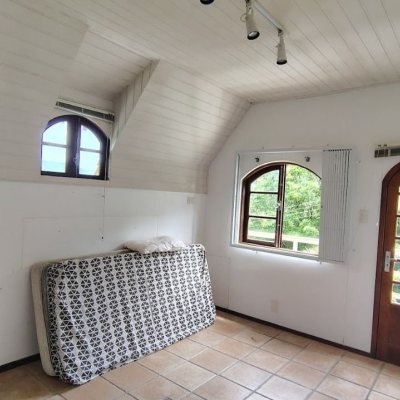 Casa em Condomínio com 286m², 4 quartos, 1 suíte, 3 garagens, no bairro Sambaqui em Florianópolis