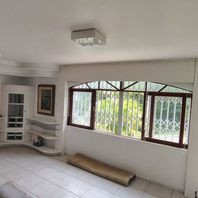 Casa em Condomínio com 286m², 4 quartos, 1 suíte, 3 garagens, no bairro Sambaqui em Florianópolis