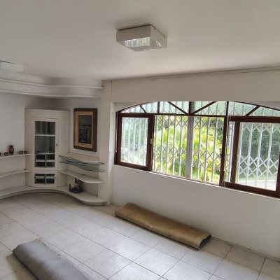 Casa em Condomínio com 286m², 4 quartos, 1 suíte, 3 garagens, no bairro Sambaqui em Florianópolis