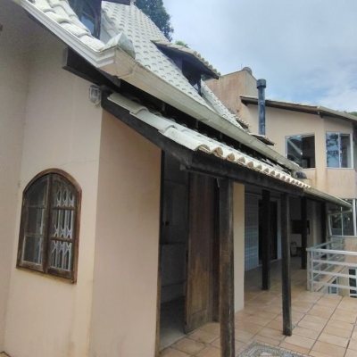 Casa em Condomínio com 286m², 4 quartos, 1 suíte, 3 garagens, no bairro Sambaqui em Florianópolis