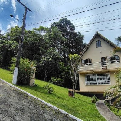 Casa em Condomínio com 286m², 4 quartos, 1 suíte, 3 garagens, no bairro Sambaqui em Florianópolis