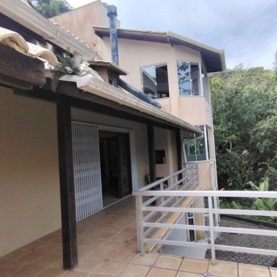 Casa em Condomínio com 286m², 4 quartos, 1 suíte, 3 garagens, no bairro Sambaqui em Florianópolis