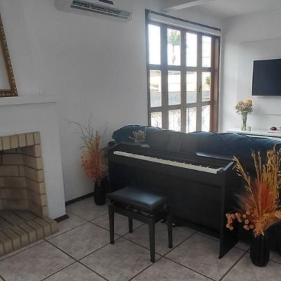 Casa Residencial com 246m², 3 quartos, 1 suíte, 2 garagens, no bairro Trindade em Florianópolis