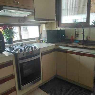 Casa Residencial com 246m², 3 quartos, 1 suíte, 2 garagens, no bairro Trindade em Florianópolis