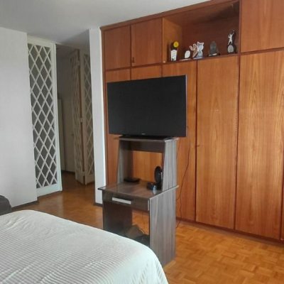 Casa Residencial com 246m², 3 quartos, 1 suíte, 2 garagens, no bairro Trindade em Florianópolis