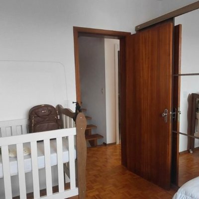 Casa Residencial com 246m², 3 quartos, 1 suíte, 2 garagens, no bairro Trindade em Florianópolis