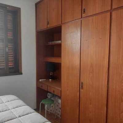 Casa Residencial com 246m², 3 quartos, 1 suíte, 2 garagens, no bairro Trindade em Florianópolis