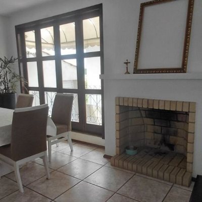 Casa Residencial com 246m², 3 quartos, 1 suíte, 2 garagens, no bairro Trindade em Florianópolis