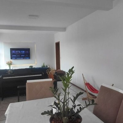 Casa Residencial com 246m², 3 quartos, 1 suíte, 2 garagens, no bairro Trindade em Florianópolis