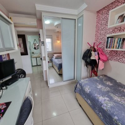 Apartamentos com 190m², 3 quartos, 1 suíte, 2 garagens, no bairro Kobrasol em São José