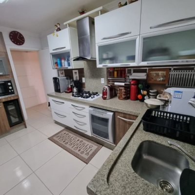 Apartamentos com 190m², 3 quartos, 1 suíte, 2 garagens, no bairro Kobrasol em São José